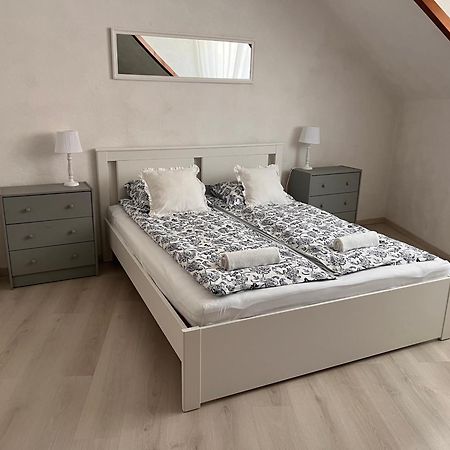 Pacsirta Apartman Grand Эгер Экстерьер фото