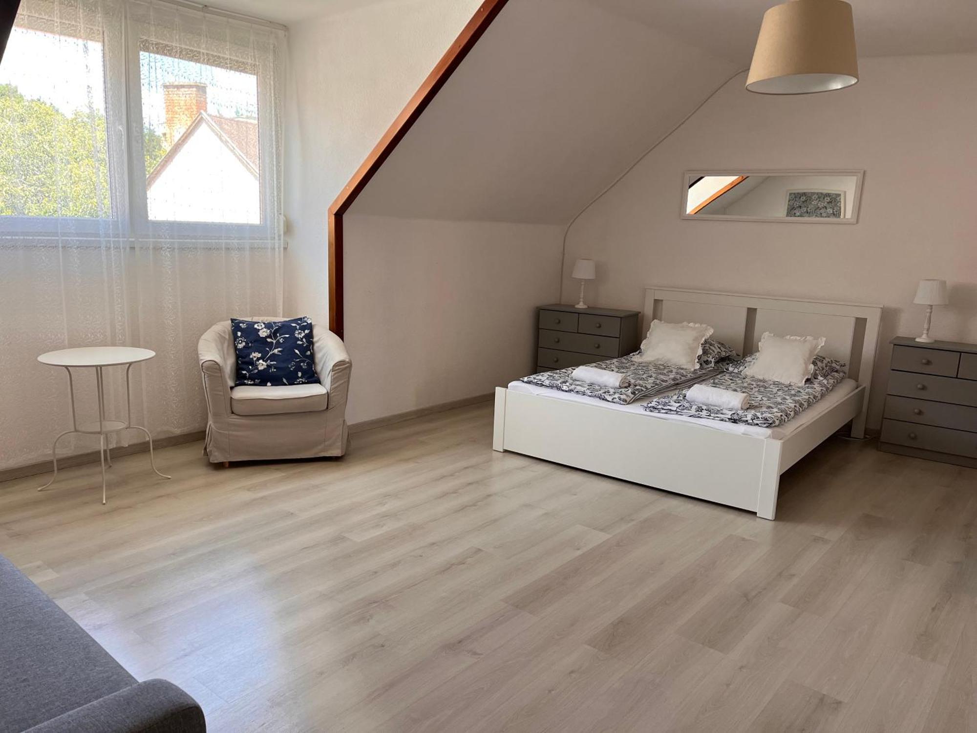 Pacsirta Apartman Grand Эгер Экстерьер фото