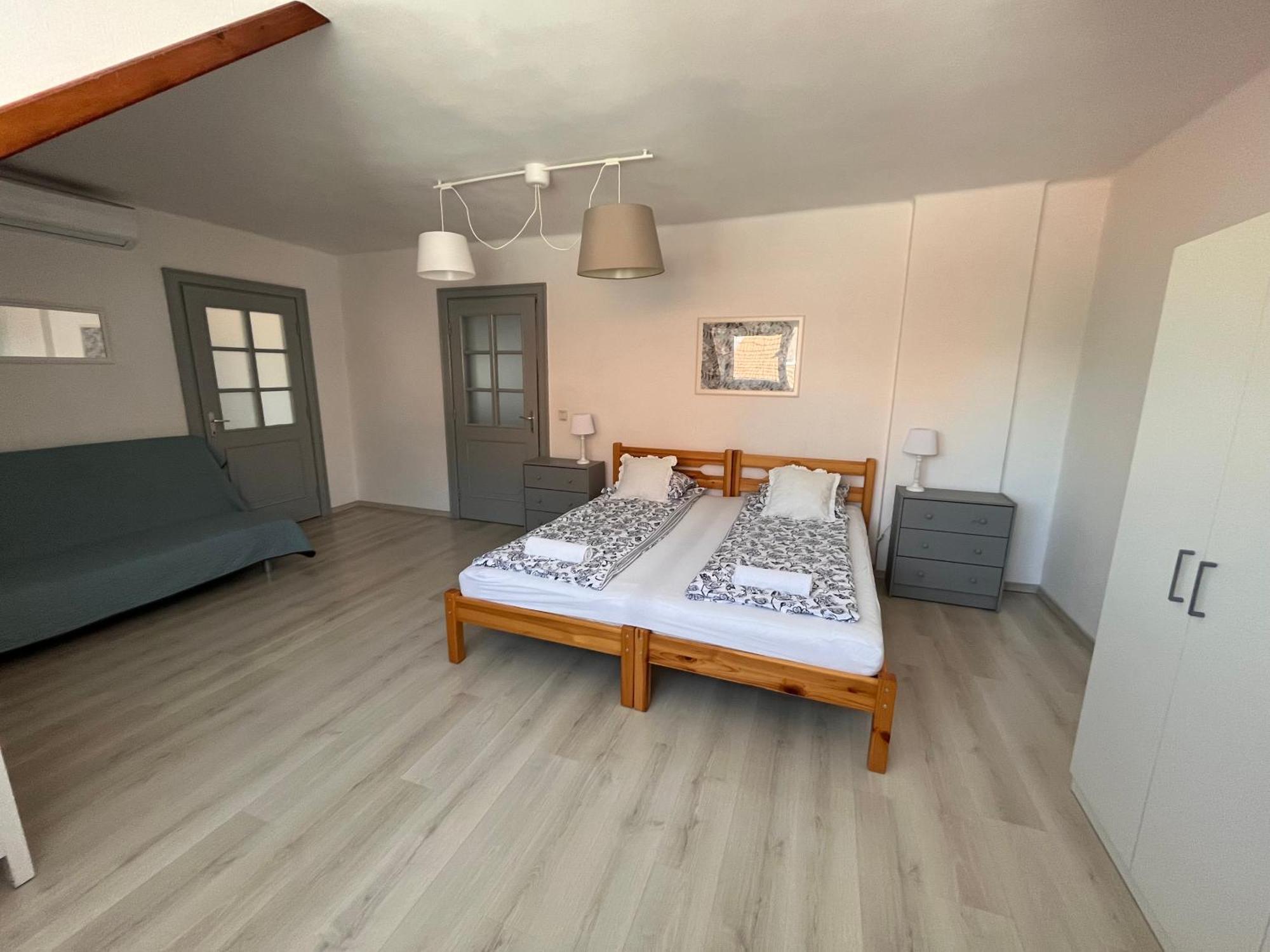 Pacsirta Apartman Grand Эгер Экстерьер фото