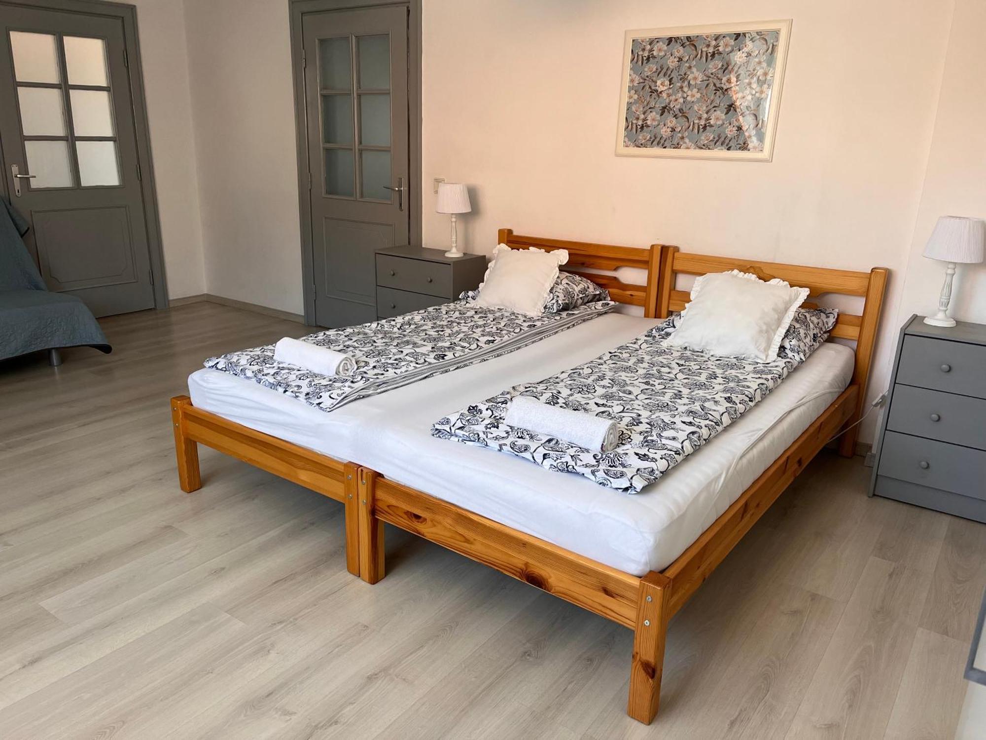 Pacsirta Apartman Grand Эгер Экстерьер фото