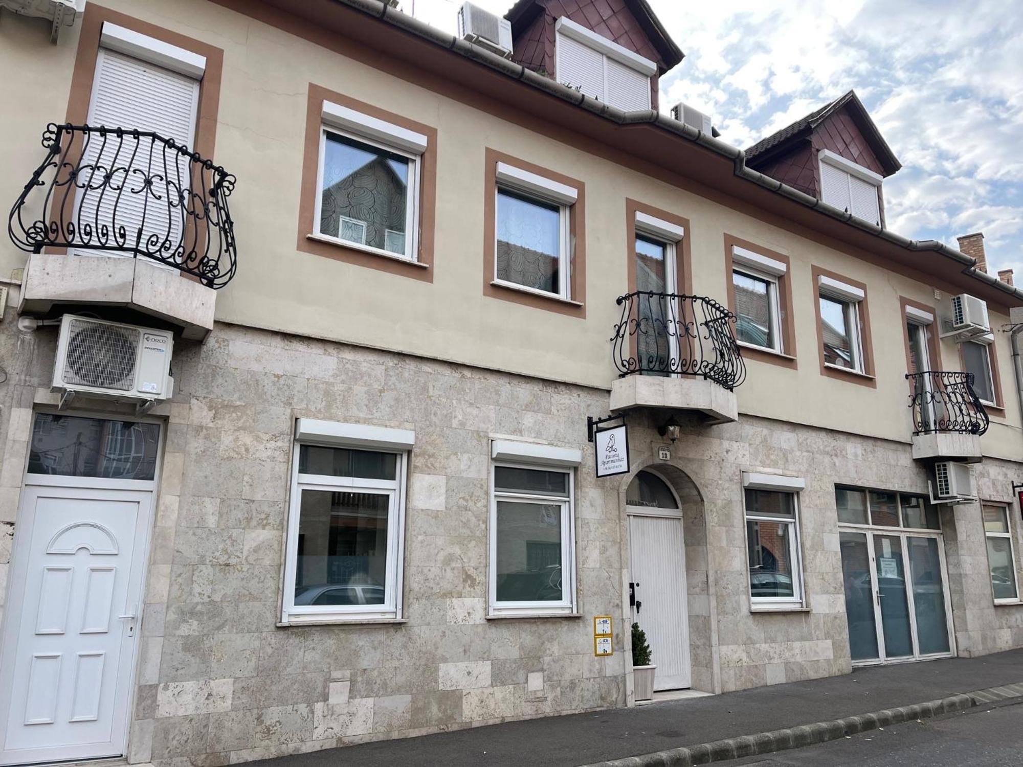 Pacsirta Apartman Grand Эгер Экстерьер фото